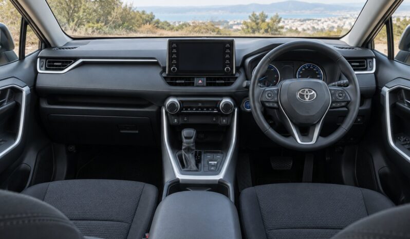 
								TOYOTA RAV4 Hybrid full									